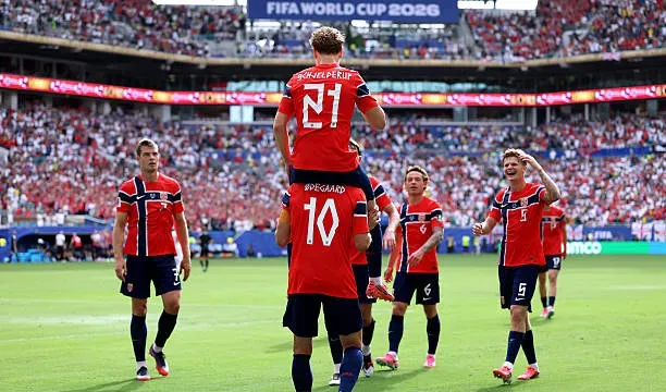 Golo de Schjelderup entre os melhores do Mundial